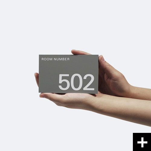 회색의 모던한 느낌을 살린 룸넘버 Reception입니다.